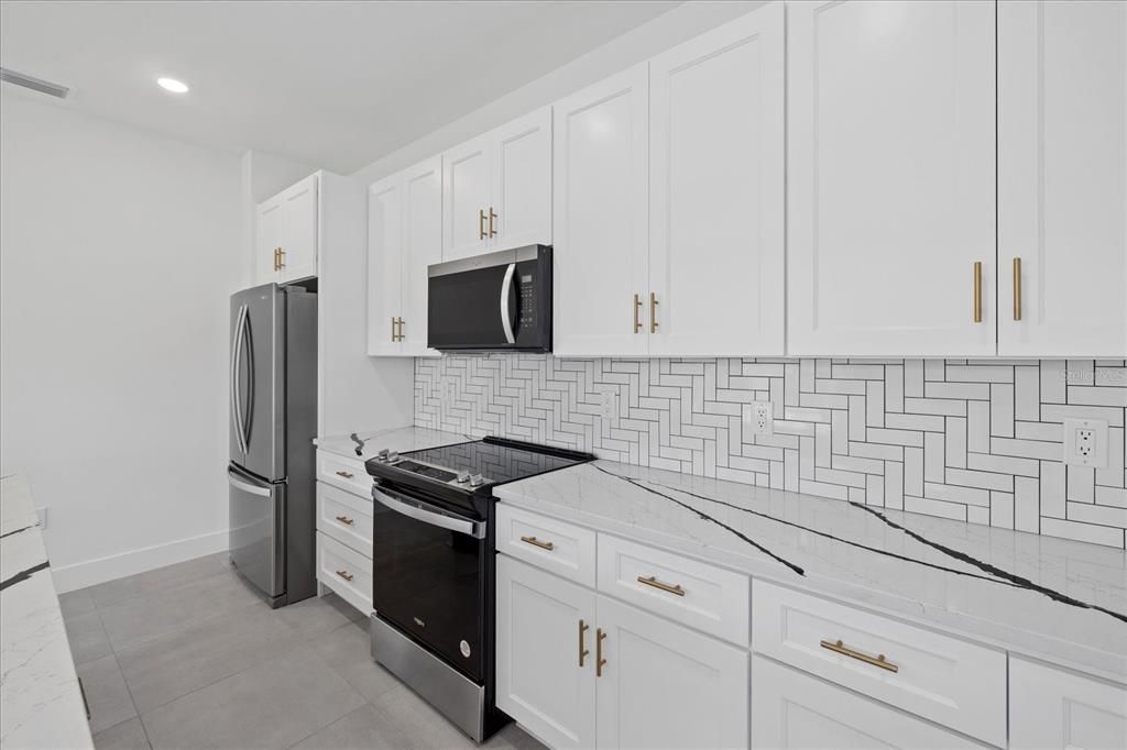 Active With Contract: $349,999 (3 beds, 2 baths, 1954 Square Feet)