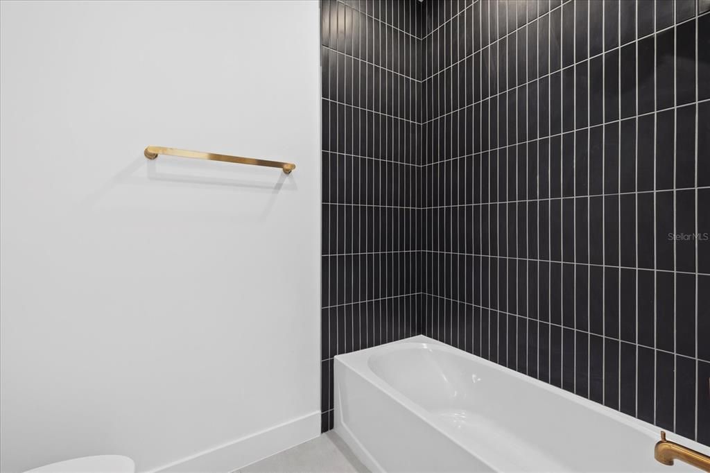 Active With Contract: $349,999 (3 beds, 2 baths, 1954 Square Feet)