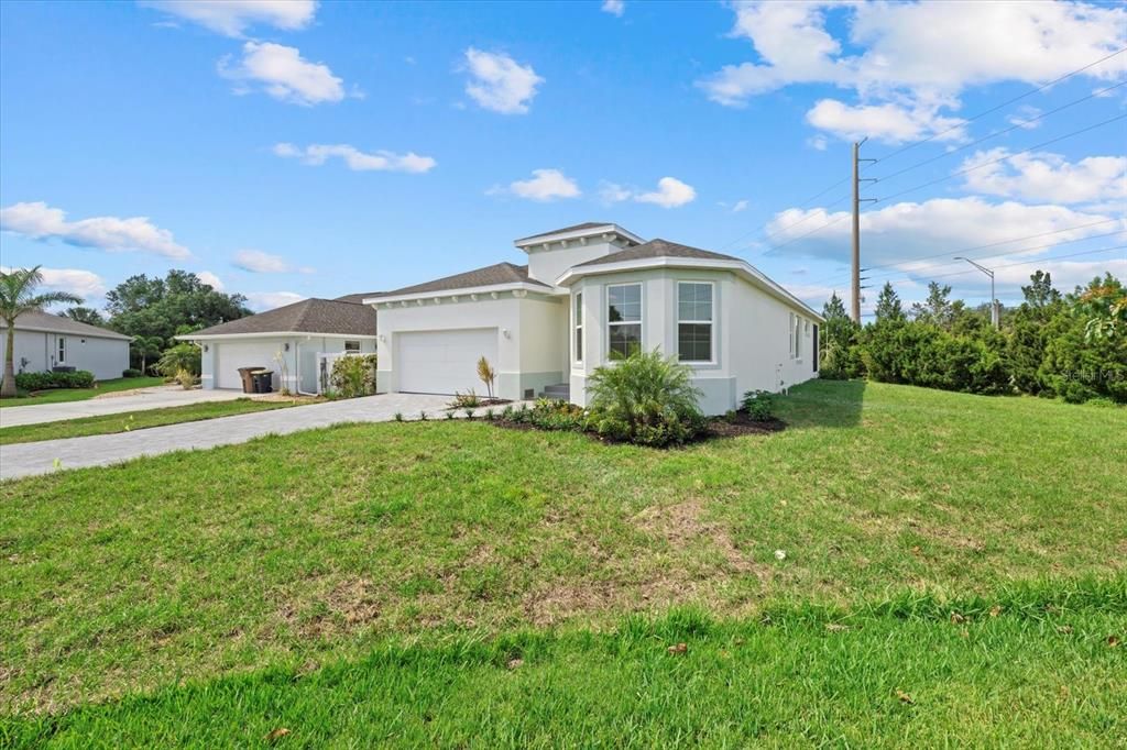 Active With Contract: $349,999 (3 beds, 2 baths, 1954 Square Feet)