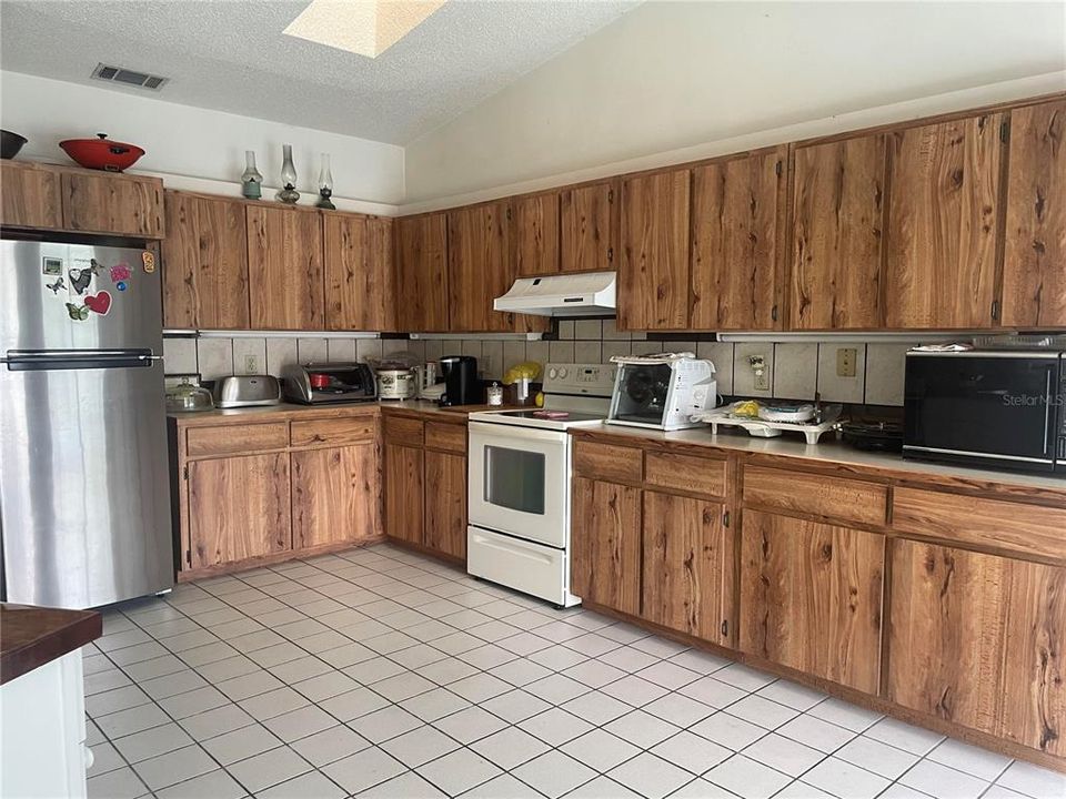 En Venta: $385,000 (3 camas, 3 baños, 2344 Pies cuadrados)