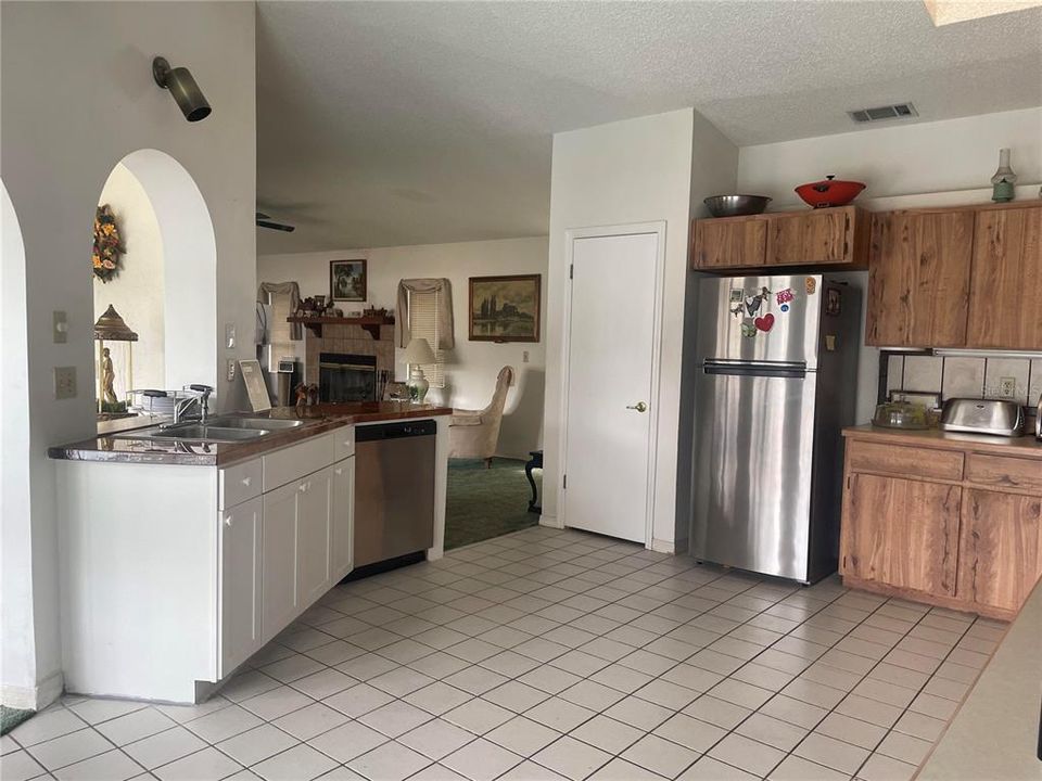 En Venta: $385,000 (3 camas, 3 baños, 2344 Pies cuadrados)