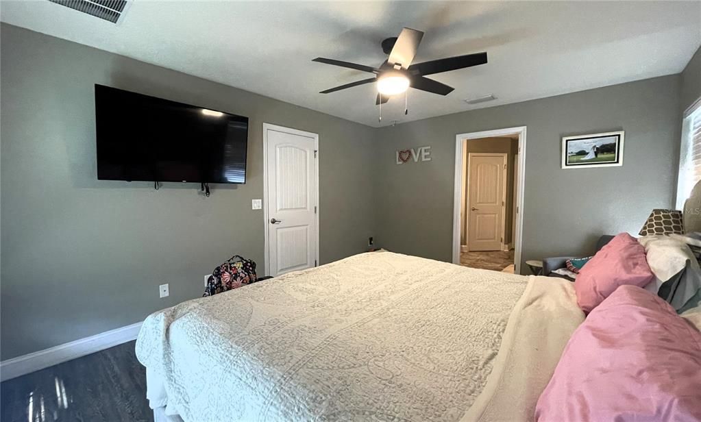 For Sale: $384,900 (4 beds, 2 baths, 1762 Square Feet)