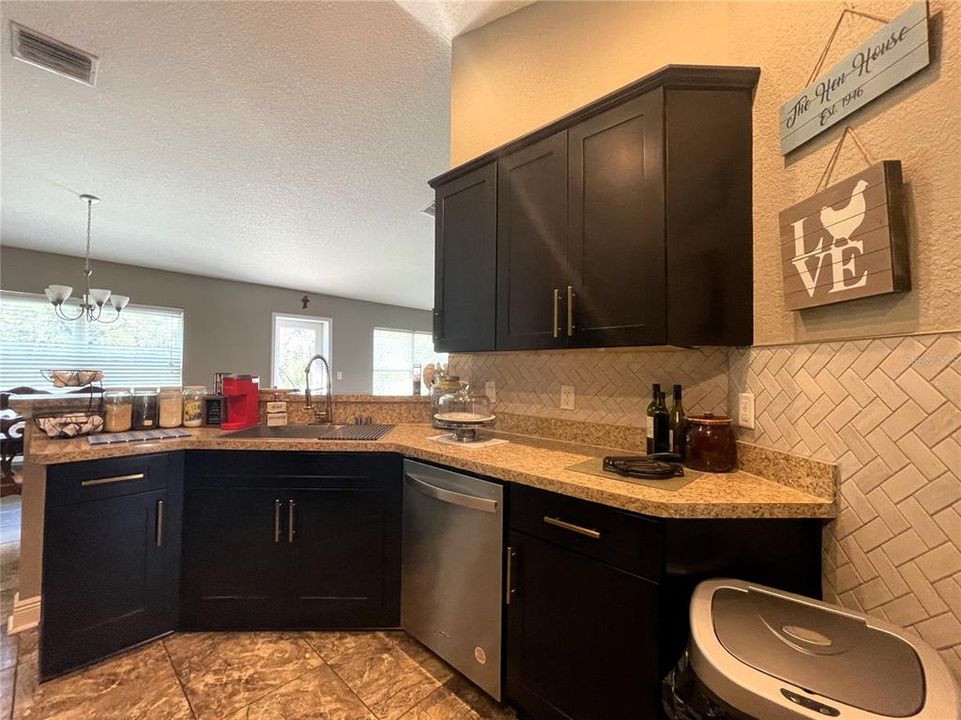 For Sale: $384,900 (4 beds, 2 baths, 1762 Square Feet)