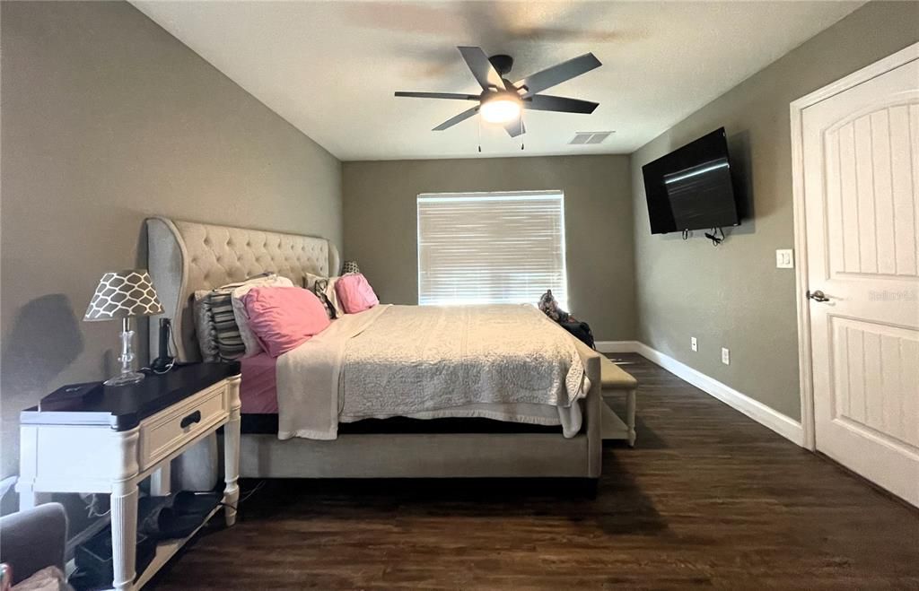 For Sale: $384,900 (4 beds, 2 baths, 1762 Square Feet)