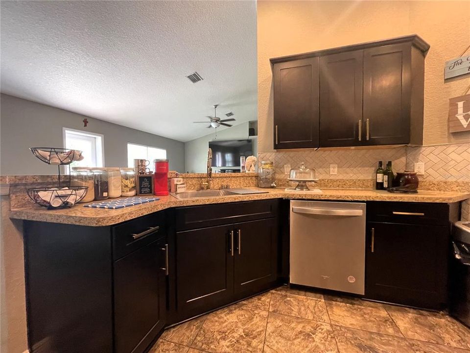 For Sale: $384,900 (4 beds, 2 baths, 1762 Square Feet)