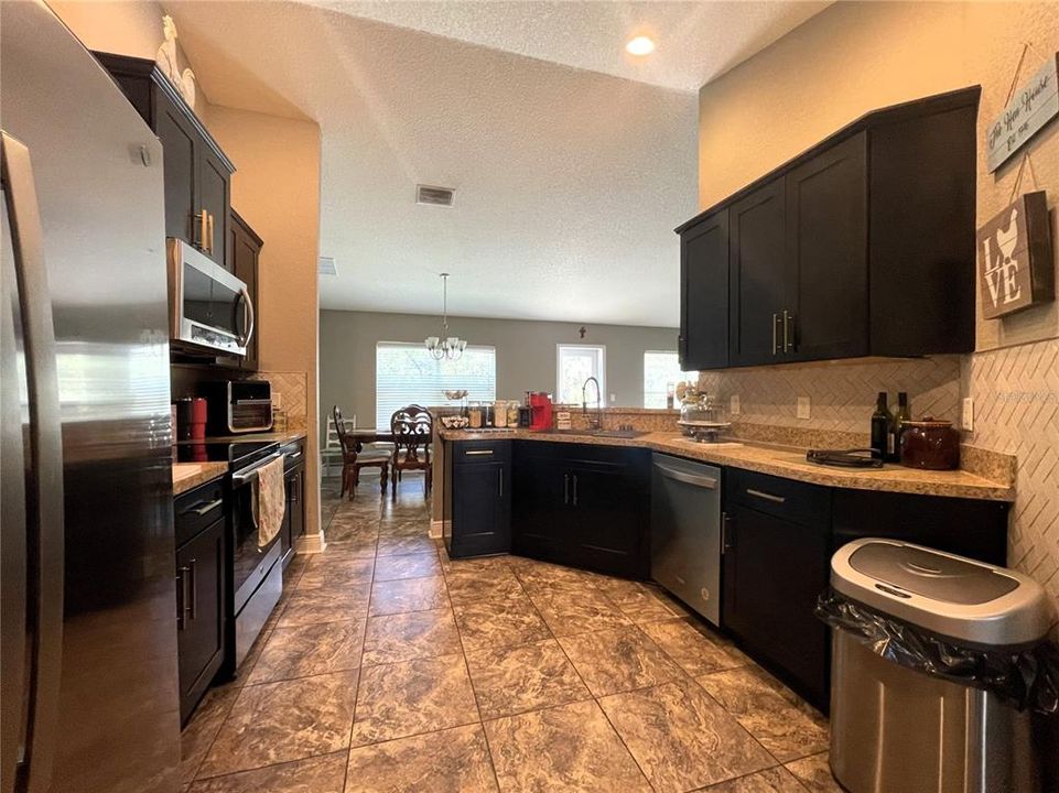 For Sale: $384,900 (4 beds, 2 baths, 1762 Square Feet)