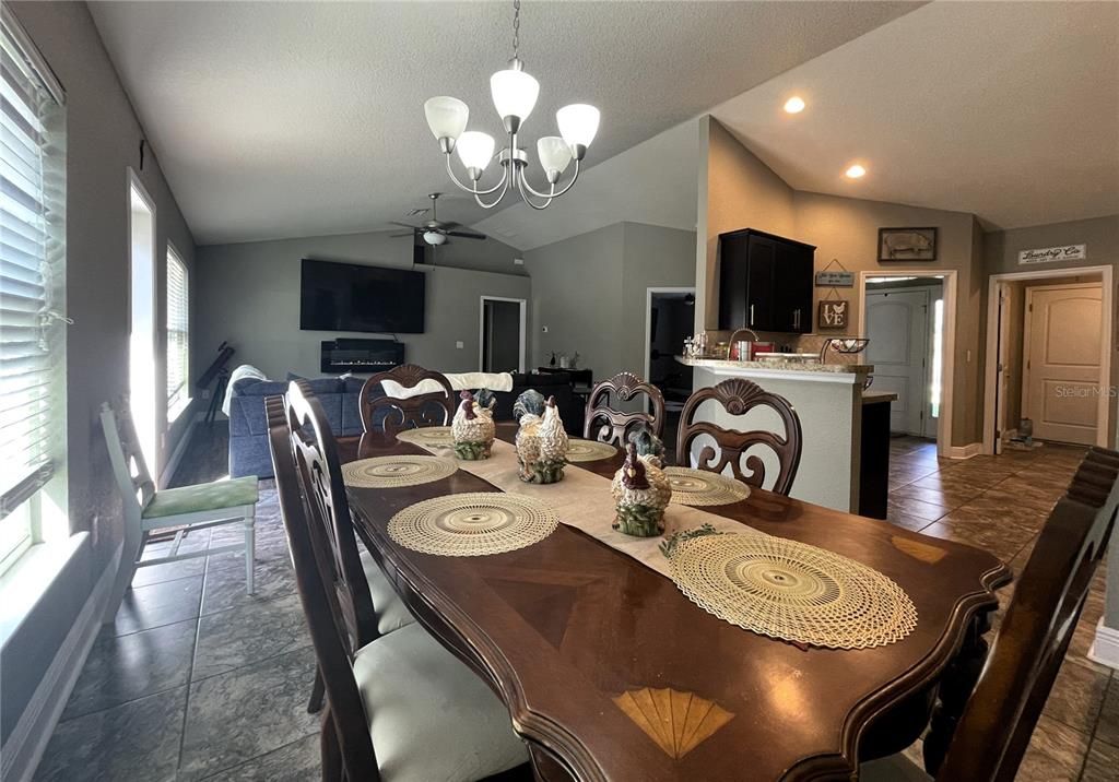 For Sale: $384,900 (4 beds, 2 baths, 1762 Square Feet)