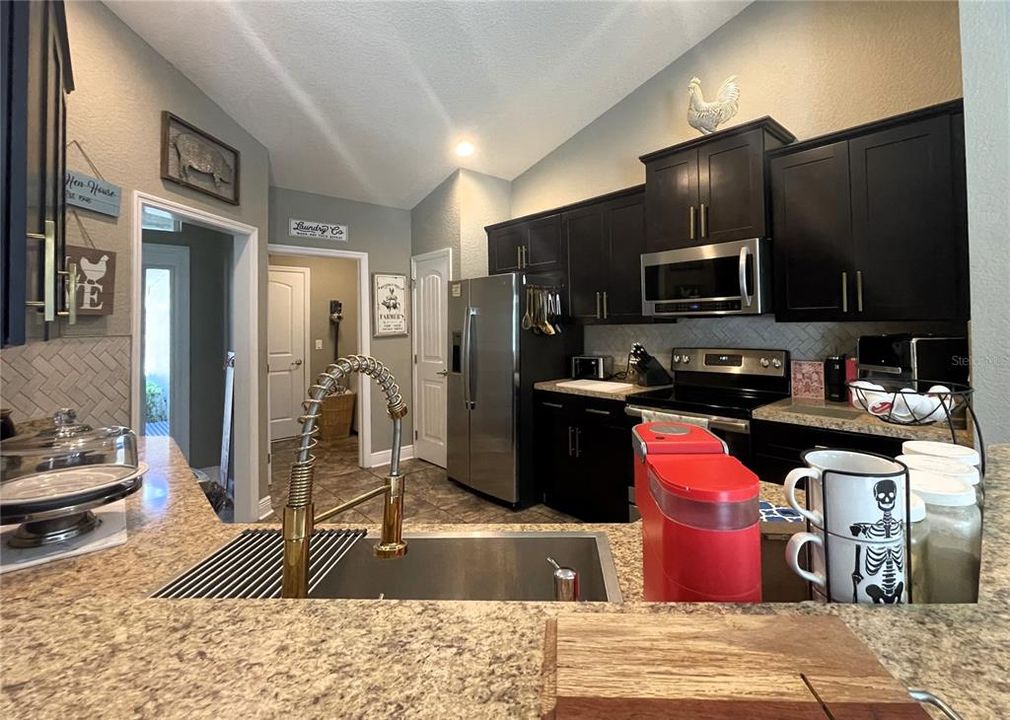 For Sale: $384,900 (4 beds, 2 baths, 1762 Square Feet)
