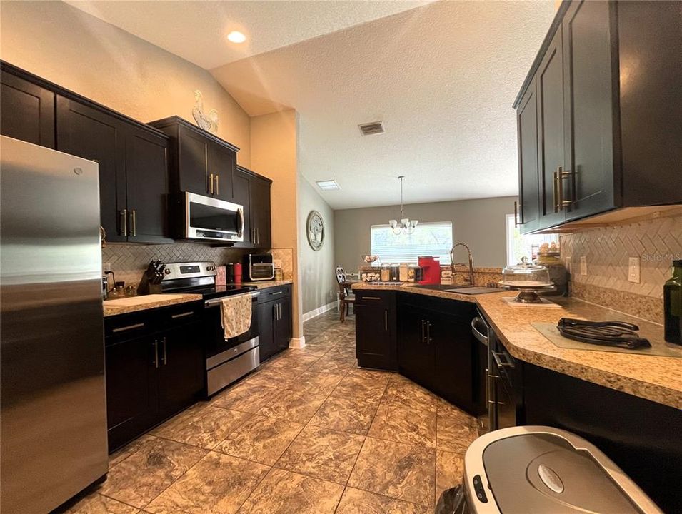 For Sale: $384,900 (4 beds, 2 baths, 1762 Square Feet)