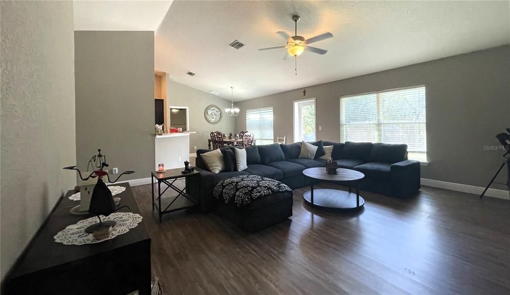 For Sale: $384,900 (4 beds, 2 baths, 1762 Square Feet)