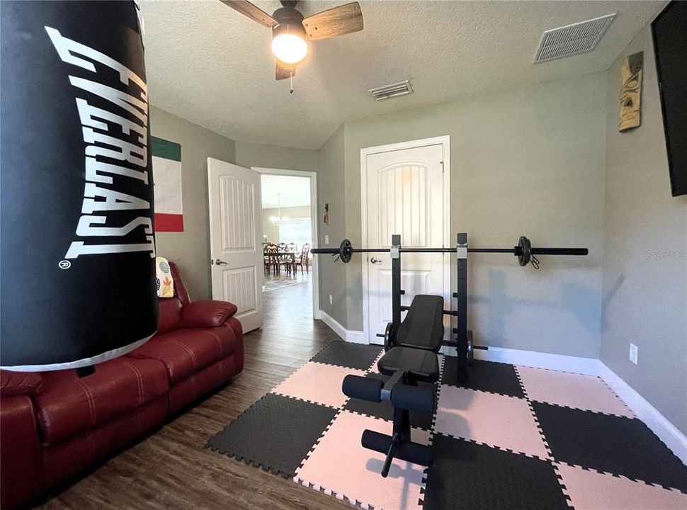 For Sale: $384,900 (4 beds, 2 baths, 1762 Square Feet)