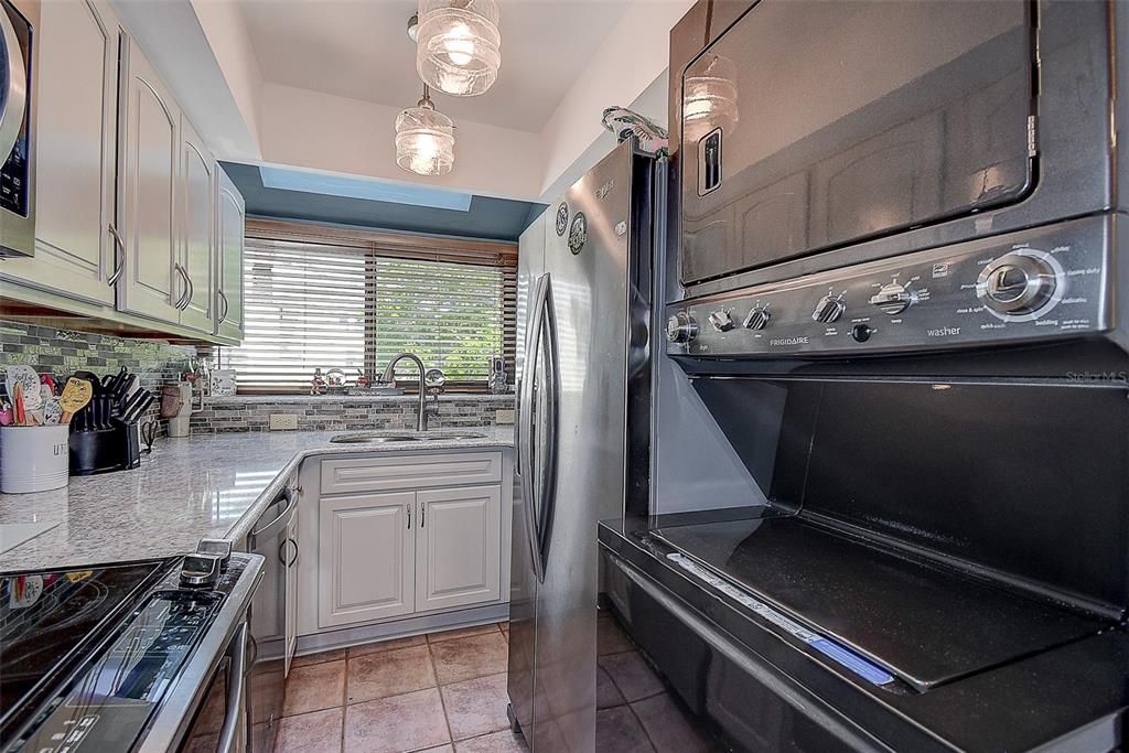 На продажу: $275,000 (2 спален, 2 ванн, 1170 Квадратных фут)