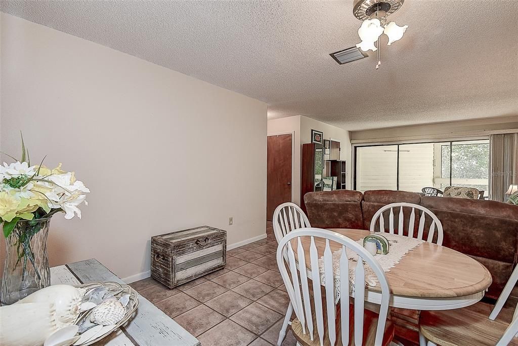 На продажу: $275,000 (2 спален, 2 ванн, 1170 Квадратных фут)