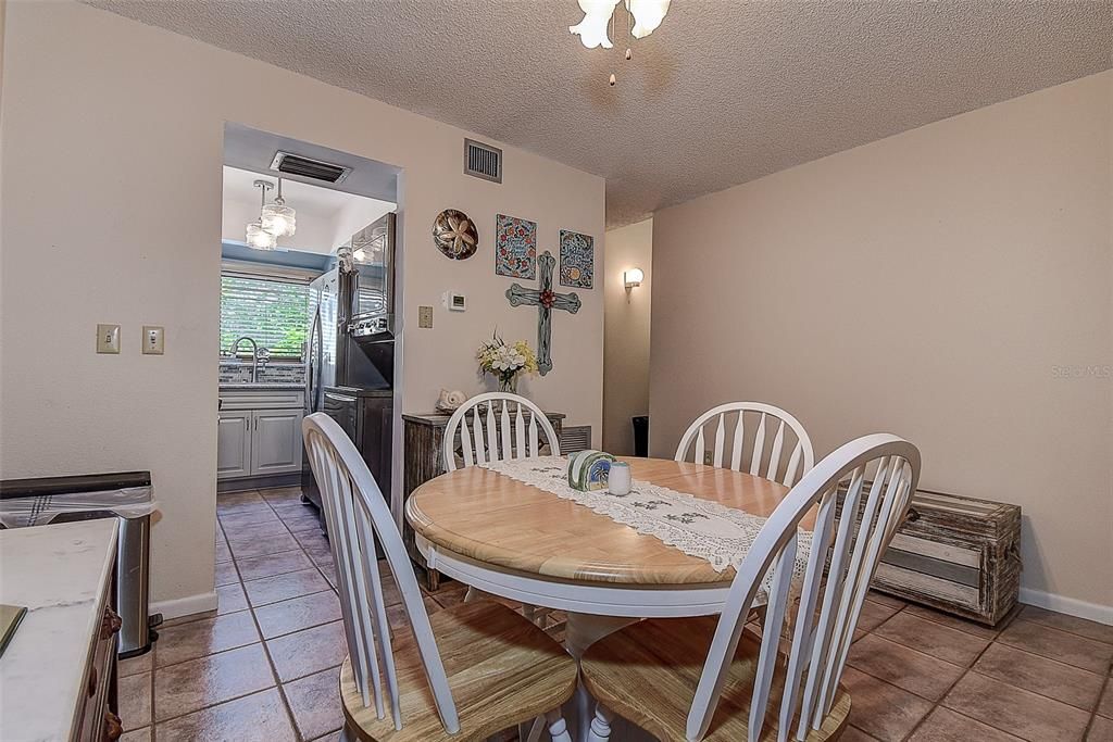 На продажу: $275,000 (2 спален, 2 ванн, 1170 Квадратных фут)