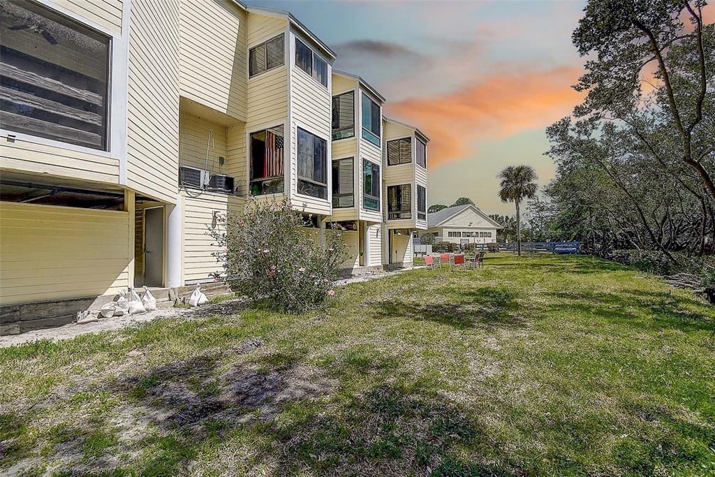 На продажу: $275,000 (2 спален, 2 ванн, 1170 Квадратных фут)