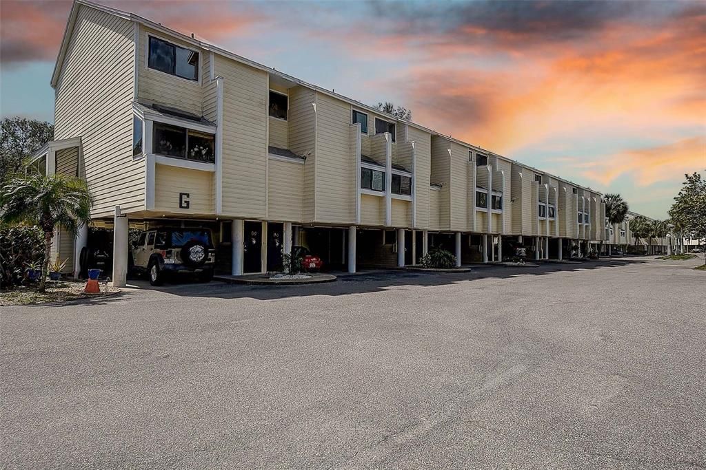 На продажу: $275,000 (2 спален, 2 ванн, 1170 Квадратных фут)