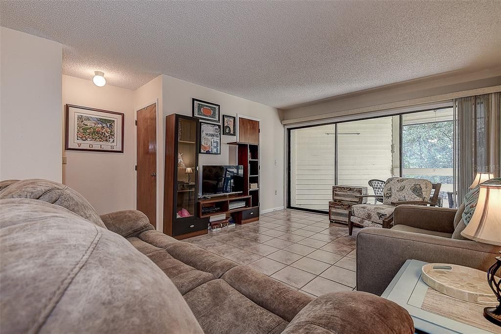 На продажу: $275,000 (2 спален, 2 ванн, 1170 Квадратных фут)