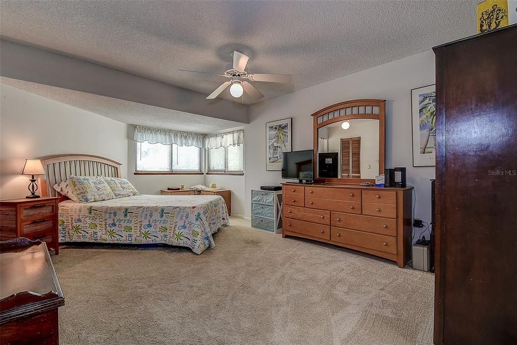 На продажу: $275,000 (2 спален, 2 ванн, 1170 Квадратных фут)