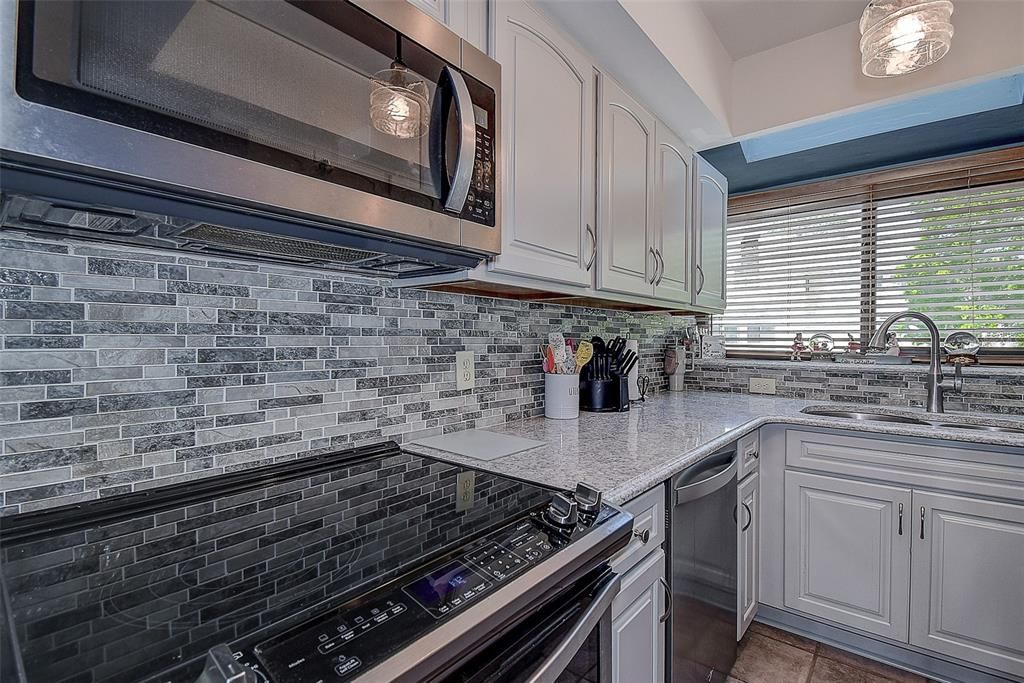 На продажу: $275,000 (2 спален, 2 ванн, 1170 Квадратных фут)