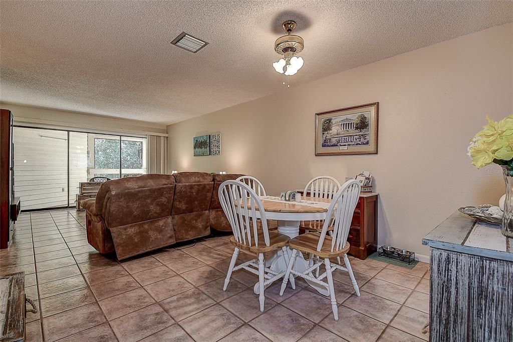 На продажу: $275,000 (2 спален, 2 ванн, 1170 Квадратных фут)