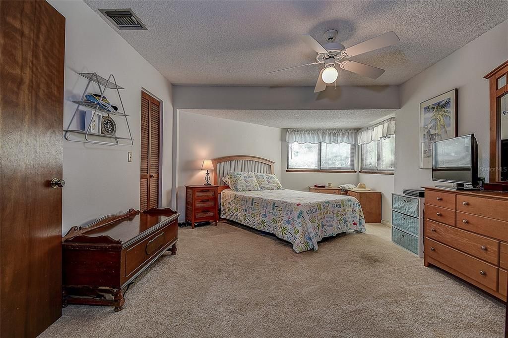 На продажу: $275,000 (2 спален, 2 ванн, 1170 Квадратных фут)