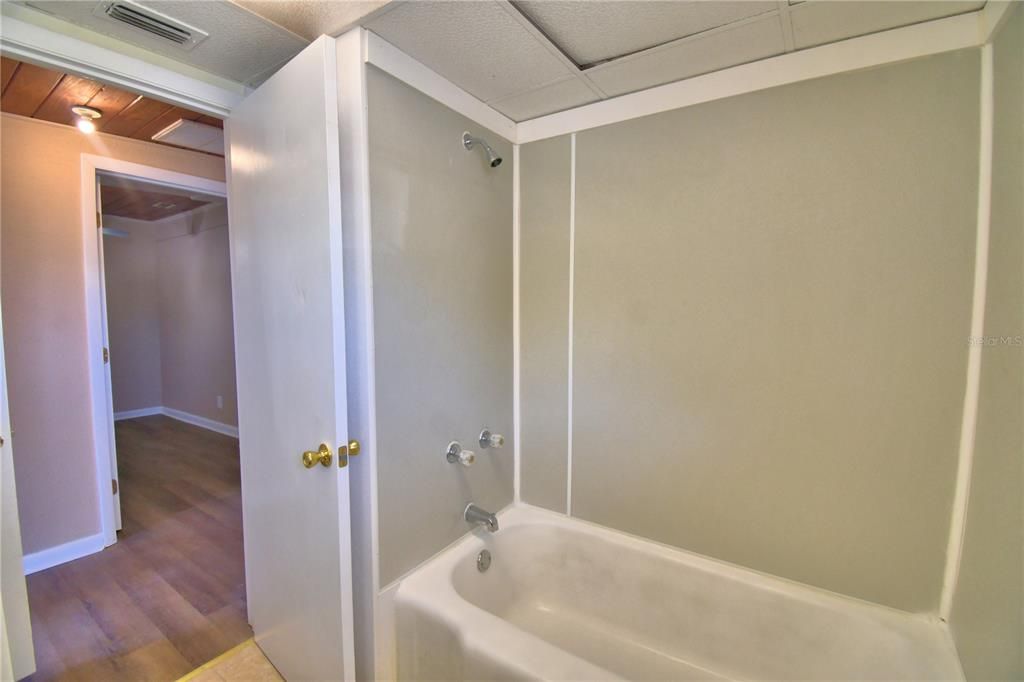 待售: $237,400 (3 贝兹, 1 浴室, 1509 平方英尺)