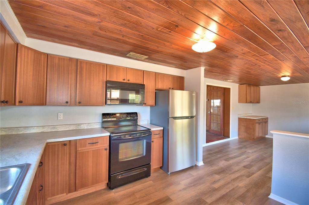 待售: $237,400 (3 贝兹, 1 浴室, 1509 平方英尺)