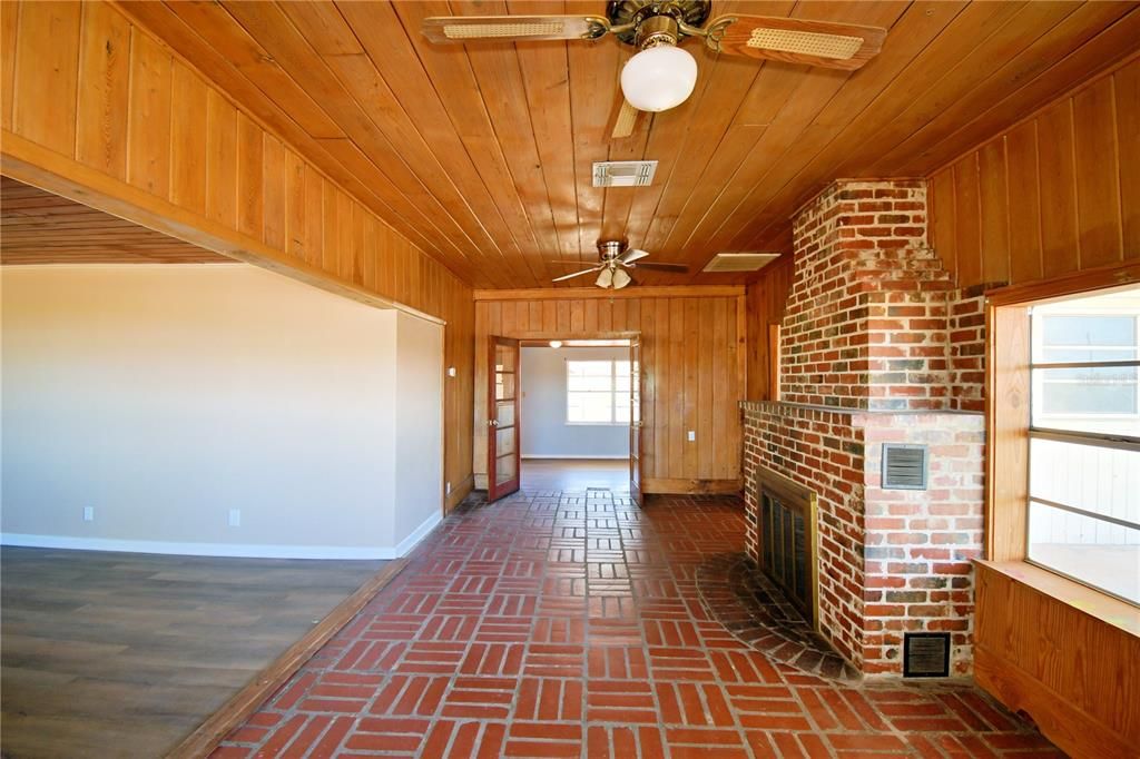 待售: $237,400 (3 贝兹, 1 浴室, 1509 平方英尺)