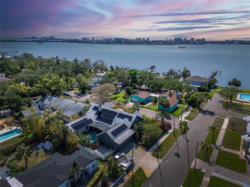 最近售出: $1,650,000 (3 贝兹, 3 浴室, 2756 平方英尺)