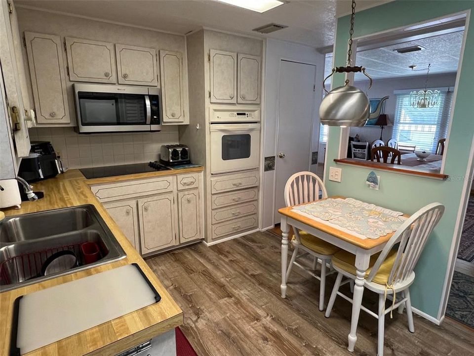 For Sale: $148,500 (2 beds, 2 baths, 1248 Square Feet)