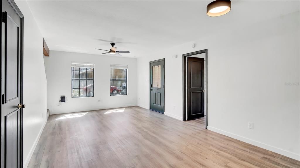 For Rent: $2,150 (3 beds, 2 baths, 1159 Square Feet)