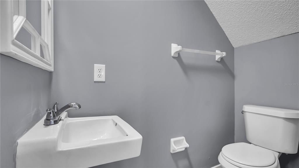 For Rent: $2,150 (3 beds, 2 baths, 1159 Square Feet)
