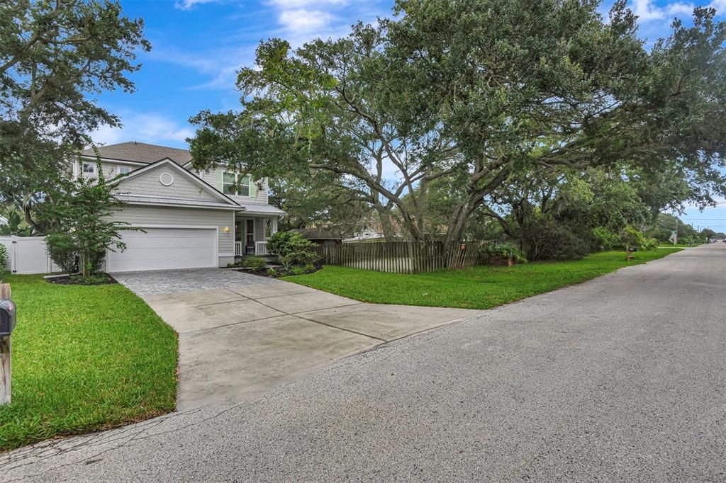 For Sale: $860,000 (4 beds, 2 baths, 2103 Square Feet)