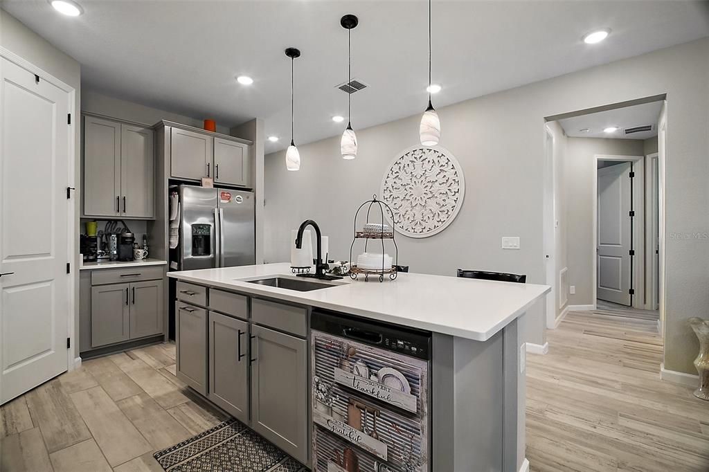 For Sale: $363,000 (4 beds, 2 baths, 1921 Square Feet)