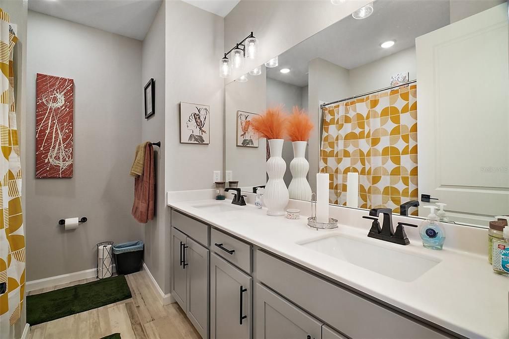 For Sale: $363,000 (4 beds, 2 baths, 1921 Square Feet)