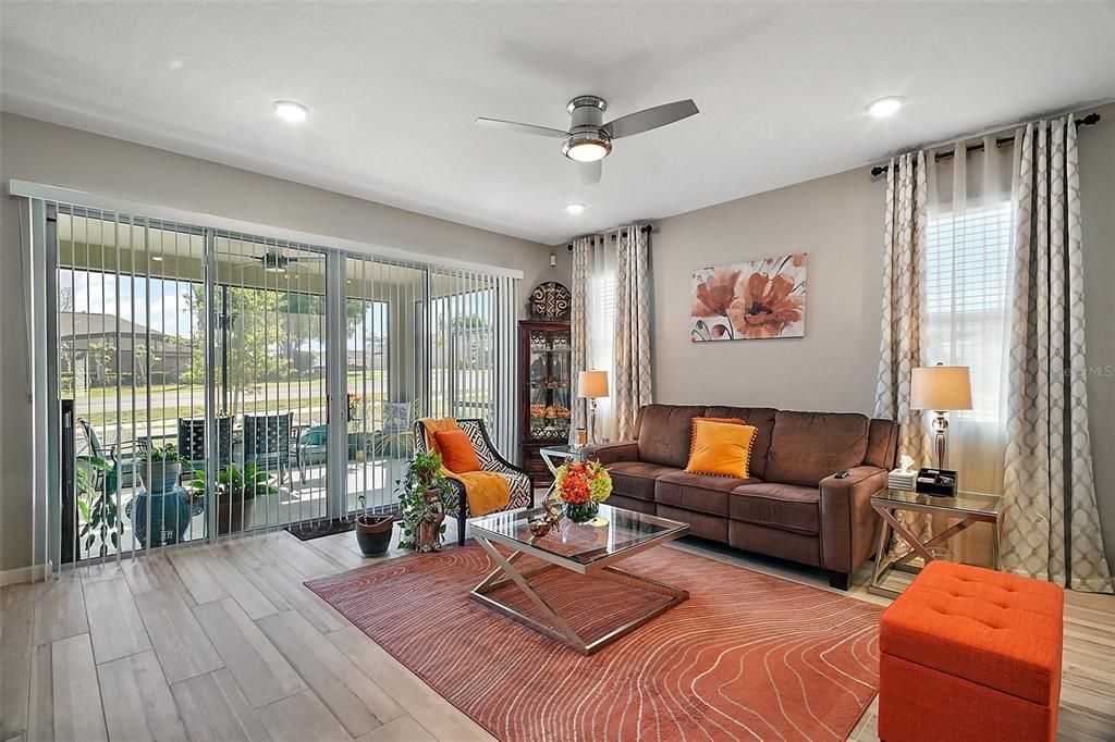 For Sale: $363,000 (4 beds, 2 baths, 1921 Square Feet)