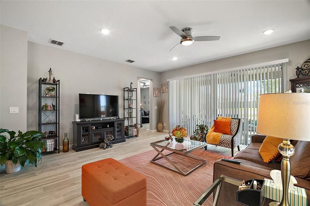 For Sale: $363,000 (4 beds, 2 baths, 1921 Square Feet)