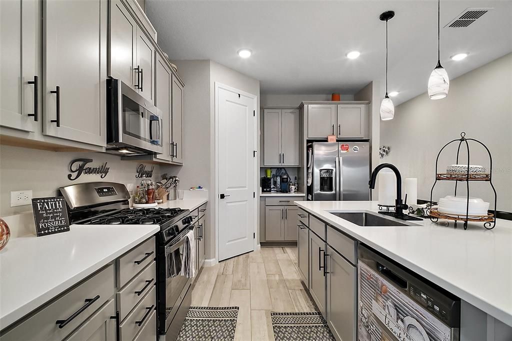 For Sale: $363,000 (4 beds, 2 baths, 1921 Square Feet)