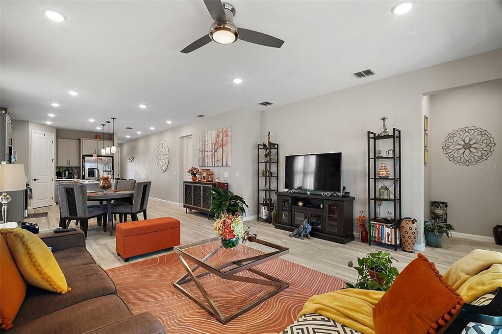 For Sale: $363,000 (4 beds, 2 baths, 1921 Square Feet)