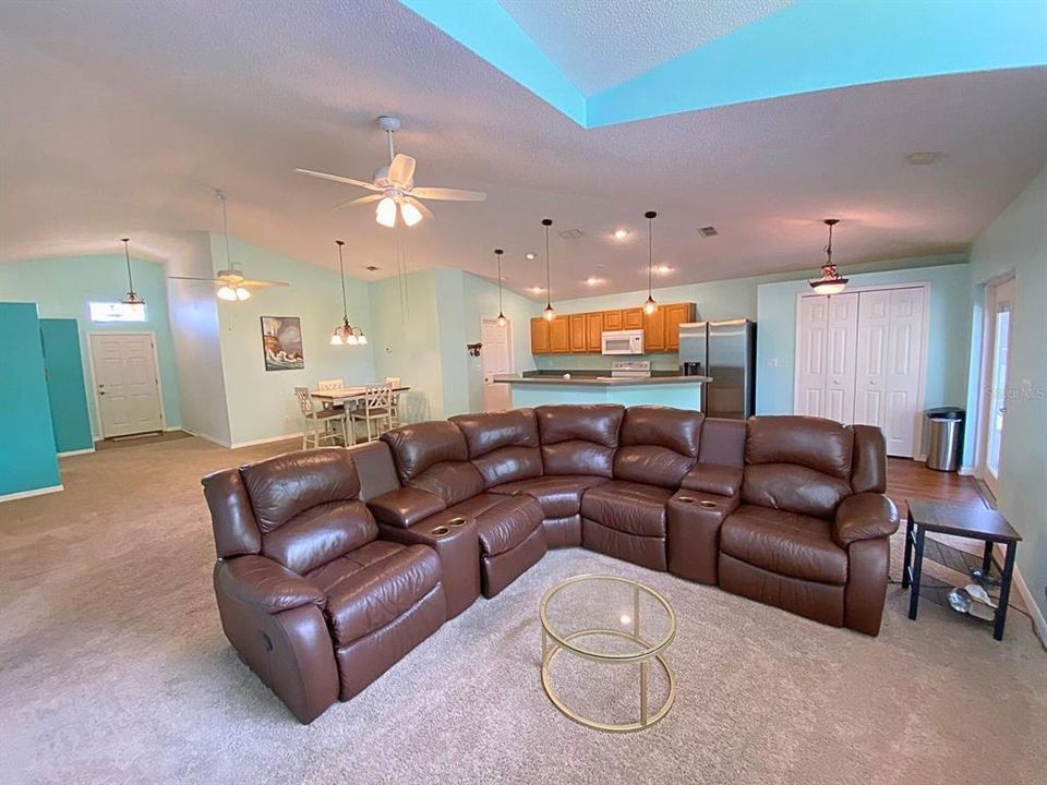 For Sale: $319,000 (3 beds, 2 baths, 1618 Square Feet)