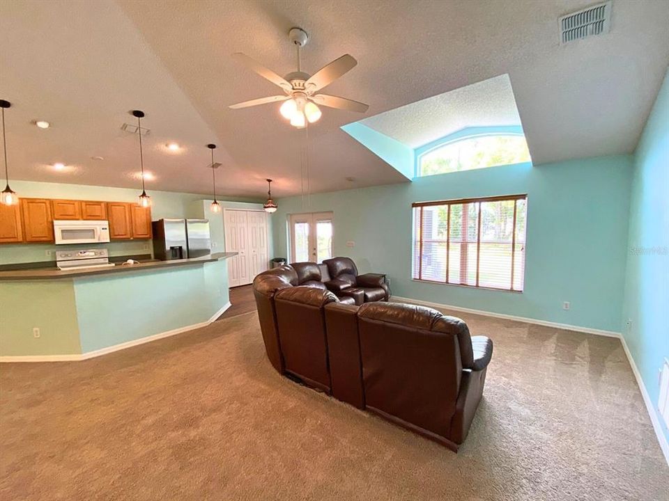 For Sale: $319,000 (3 beds, 2 baths, 1618 Square Feet)