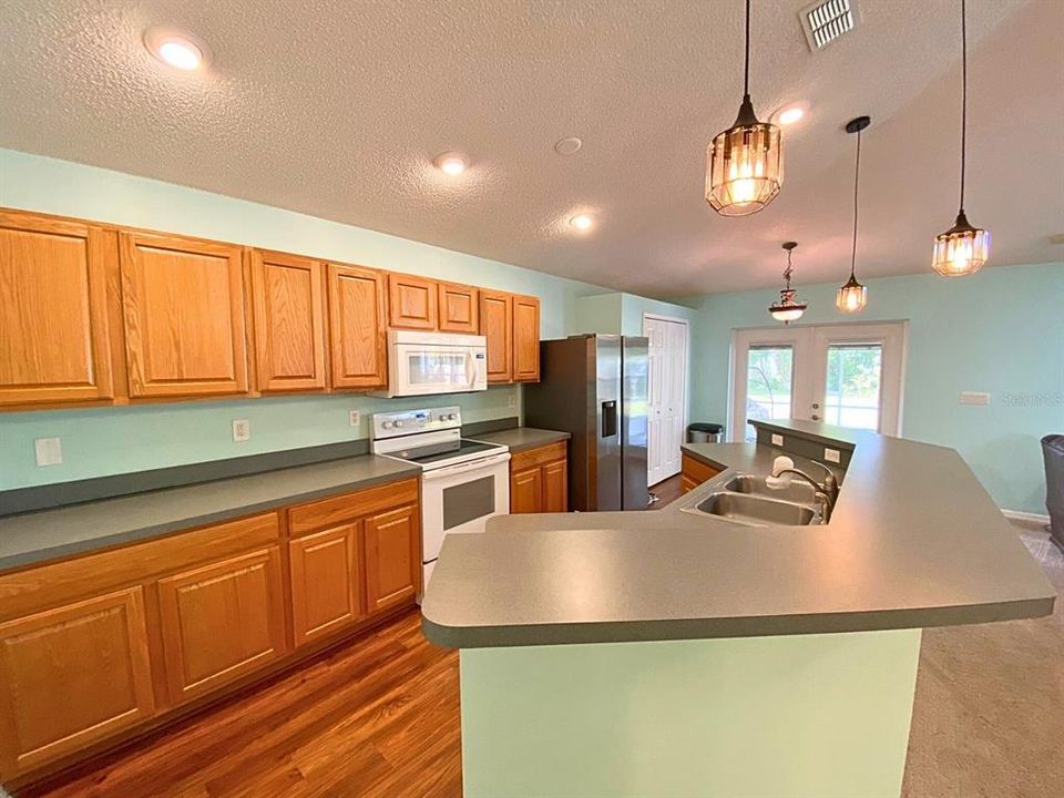 For Sale: $319,000 (3 beds, 2 baths, 1618 Square Feet)