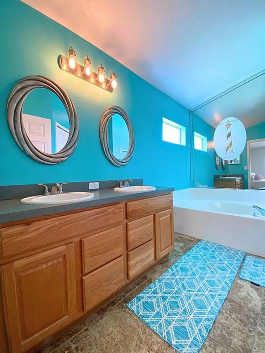 For Sale: $319,000 (3 beds, 2 baths, 1618 Square Feet)