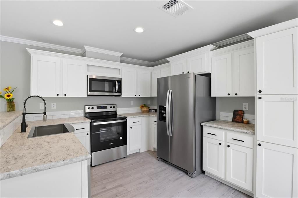 На продажу: $163,000 (2 спален, 2 ванн, 800 Квадратных фут)