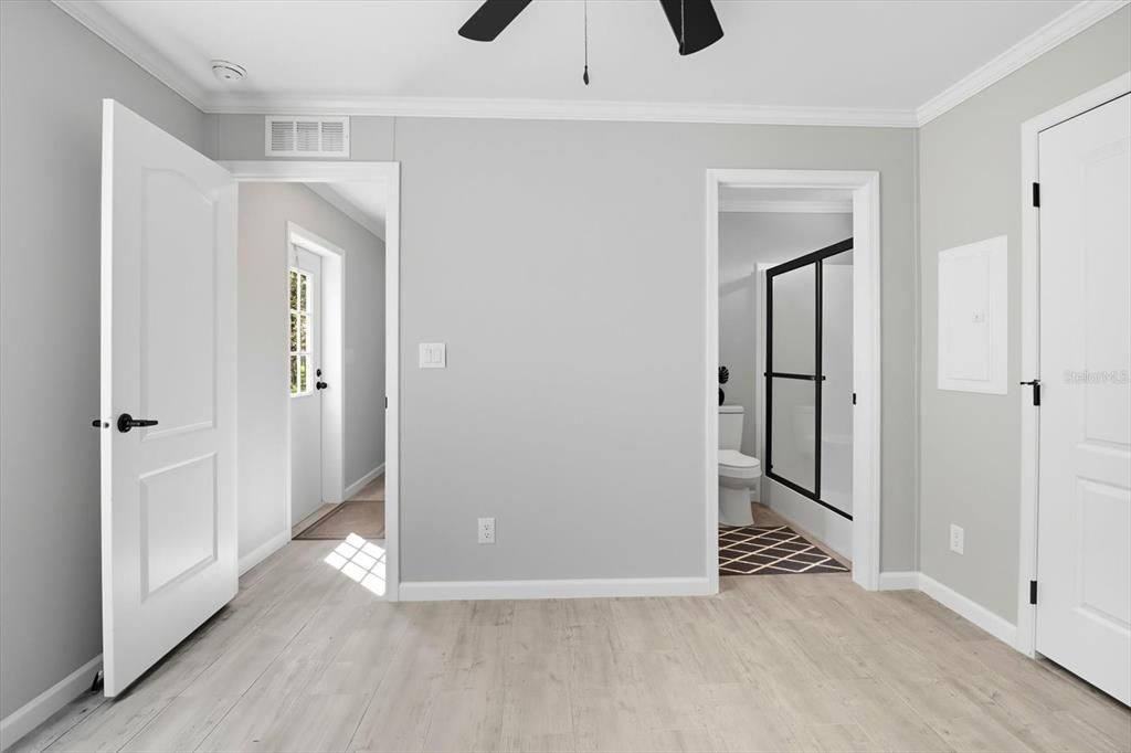 На продажу: $163,000 (2 спален, 2 ванн, 800 Квадратных фут)