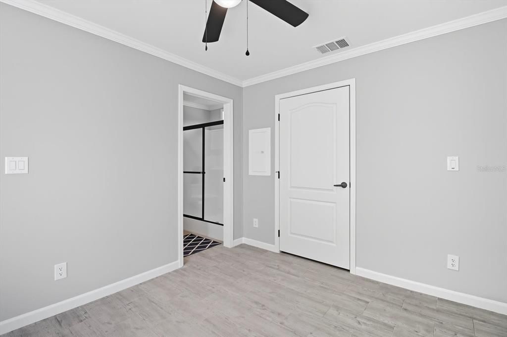 На продажу: $163,000 (2 спален, 2 ванн, 800 Квадратных фут)