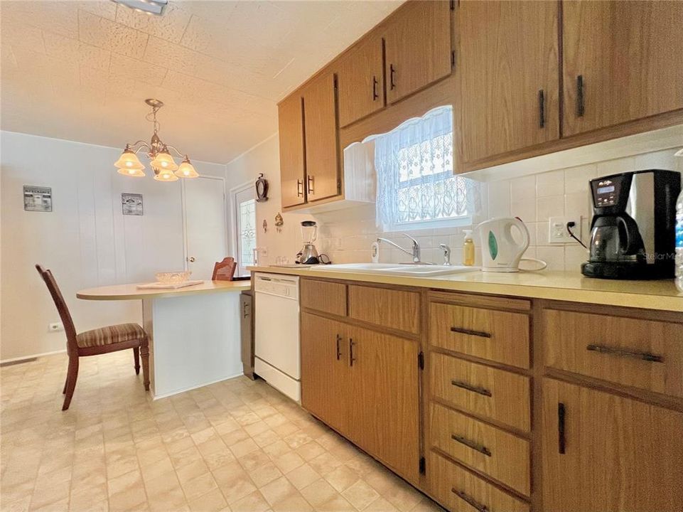 На продажу: $187,500 (2 спален, 2 ванн, 1152 Квадратных фут)