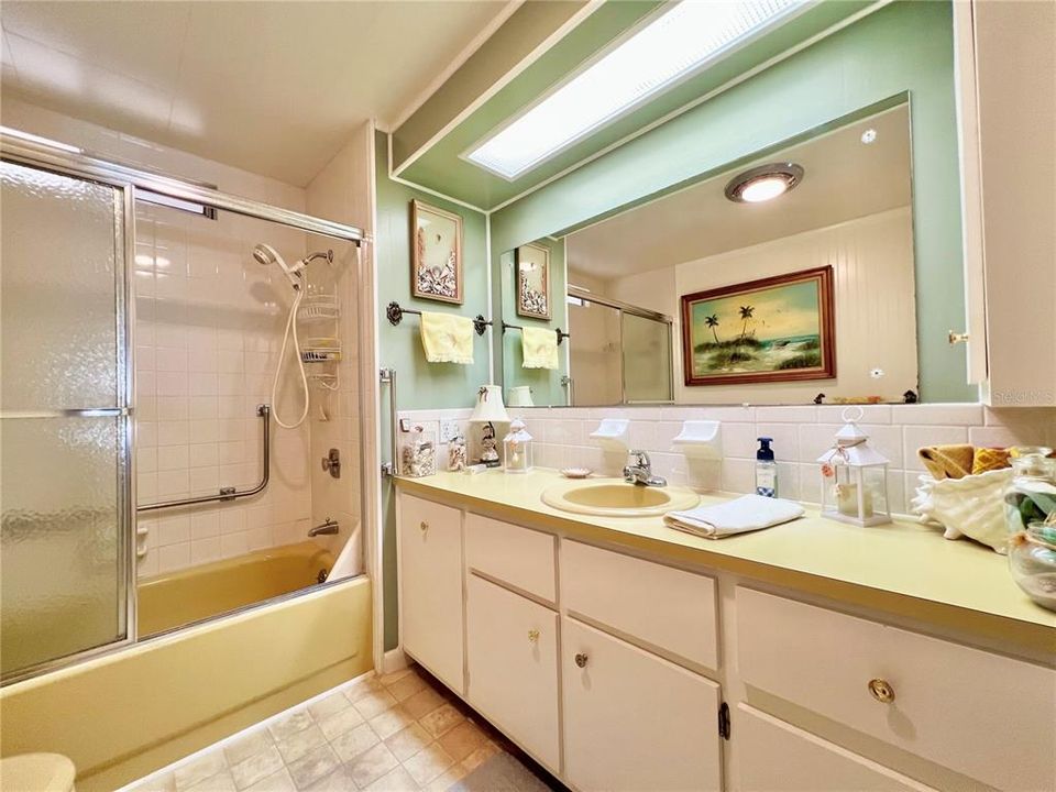 На продажу: $187,500 (2 спален, 2 ванн, 1152 Квадратных фут)