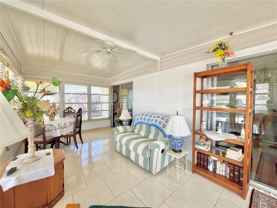 На продажу: $187,500 (2 спален, 2 ванн, 1152 Квадратных фут)