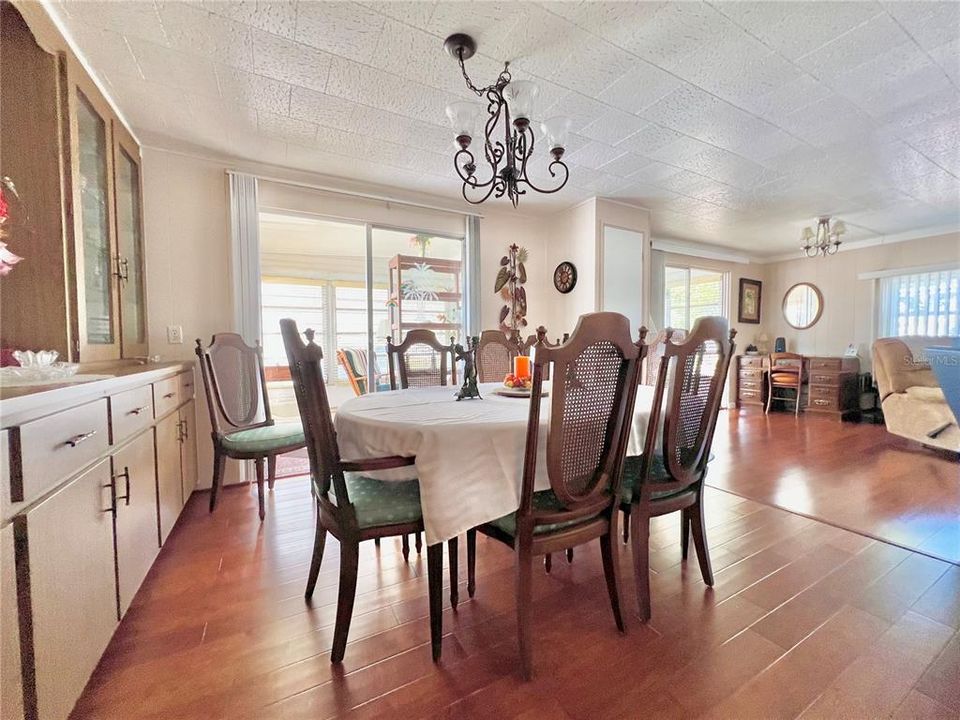 На продажу: $187,500 (2 спален, 2 ванн, 1152 Квадратных фут)